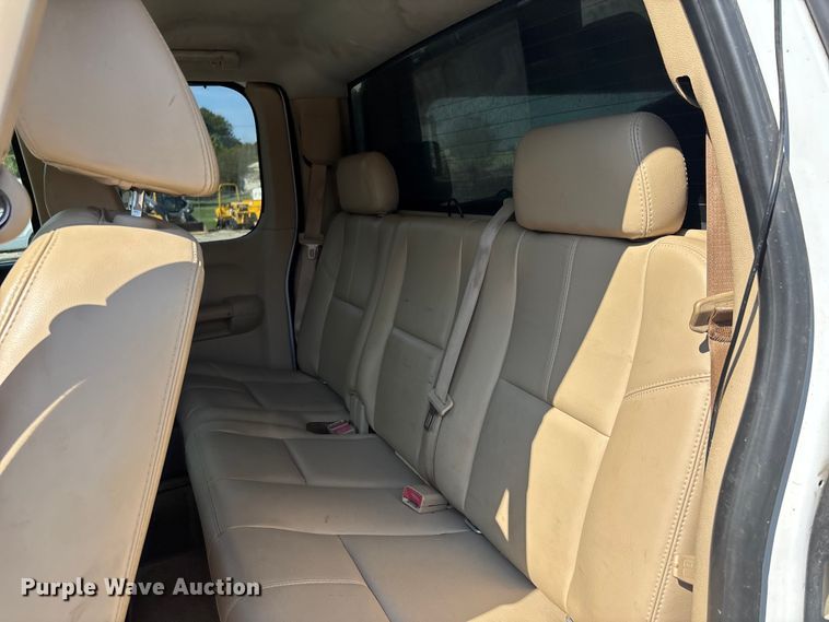 image for item DU1428 2007 Chevrolet Silverado 2500HD Ext. Cab pickup truck