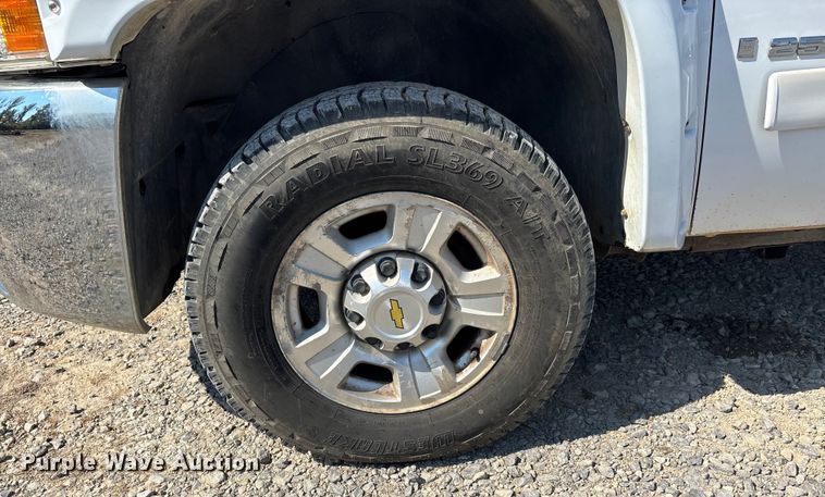 image for item DU1428 2007 Chevrolet Silverado 2500HD Ext. Cab pickup truck