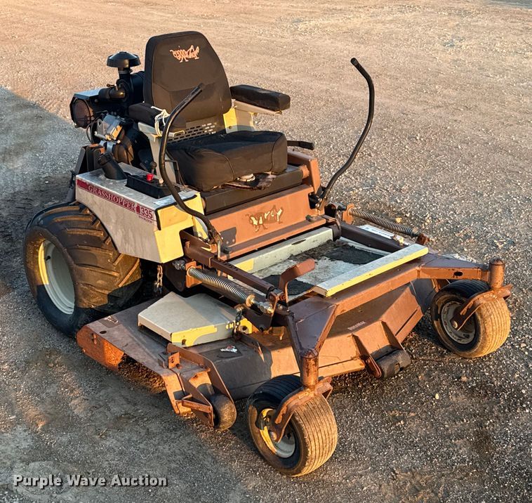 image for item DU3517 Grasshopper 335 ZTR lawn mower