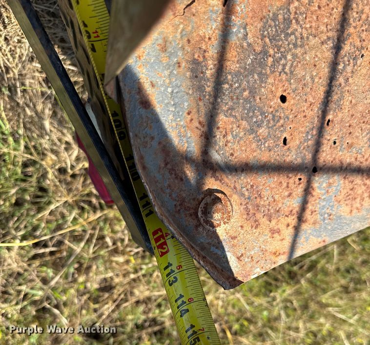 image for item DU3518 Flatbed pickup truck bed