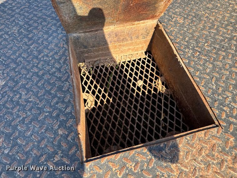 image for item DU3518 Flatbed pickup truck bed