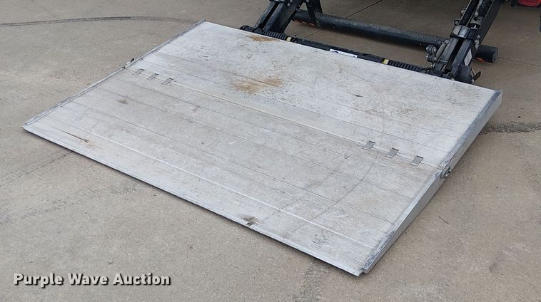 image for item DU3588 Tommy Gate end gate lift