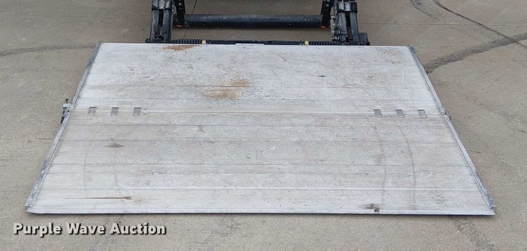 image for item DU3588 Tommy Gate end gate lift