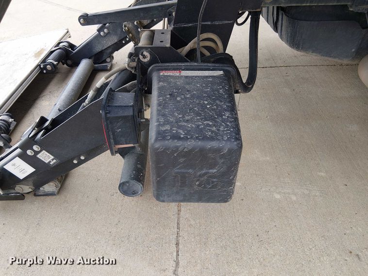 image for item DU3588 Tommy Gate end gate lift