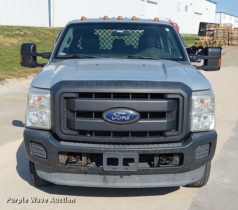 image for item DU3593 2014 Ford F350 Super Duty flatbed pickup truck