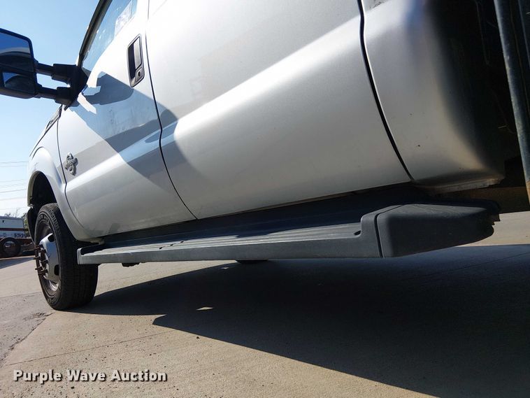 image for item DU3593 2014 Ford F350 Super Duty flatbed pickup truck