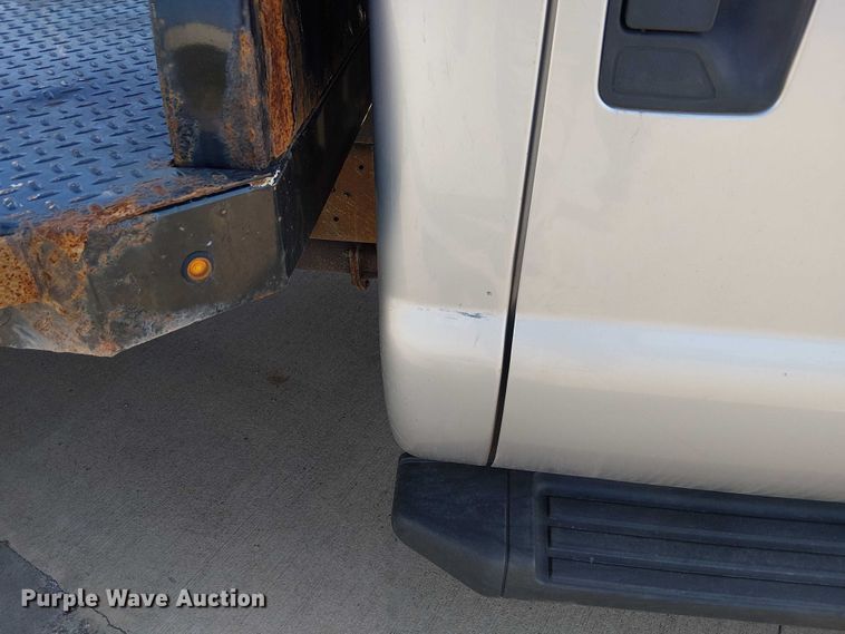image for item DU3593 2014 Ford F350 Super Duty flatbed pickup truck