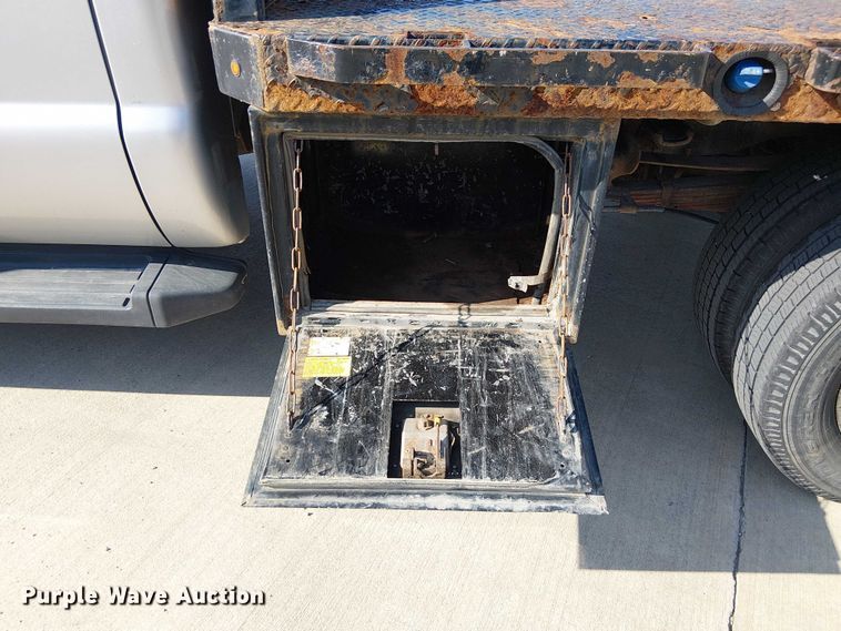 image for item DU3593 2014 Ford F350 Super Duty flatbed pickup truck