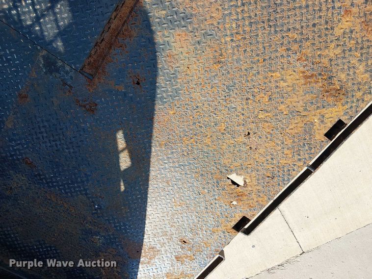 image for item DU3593 2014 Ford F350 Super Duty flatbed pickup truck