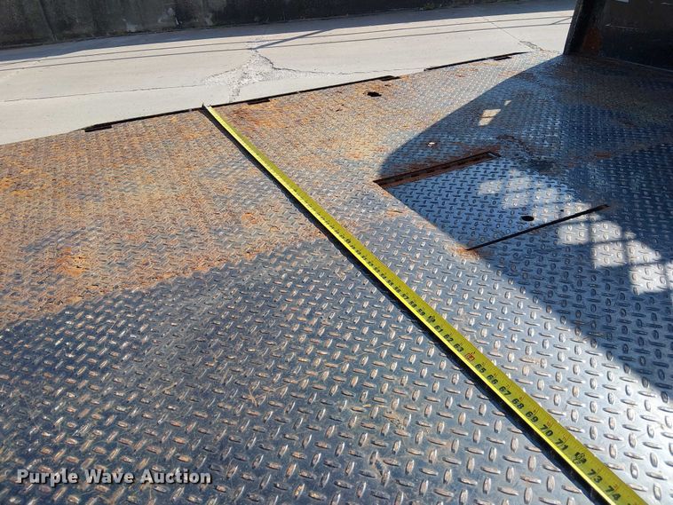 image for item DU3593 2014 Ford F350 Super Duty flatbed pickup truck