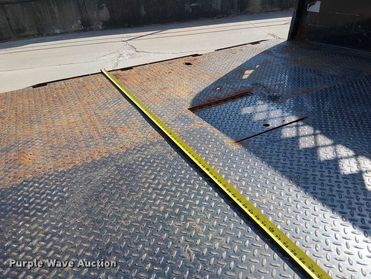 image for item DU3593 2014 Ford F350 Super Duty flatbed pickup truck