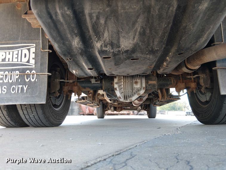 image for item DU3593 2014 Ford F350 Super Duty flatbed pickup truck