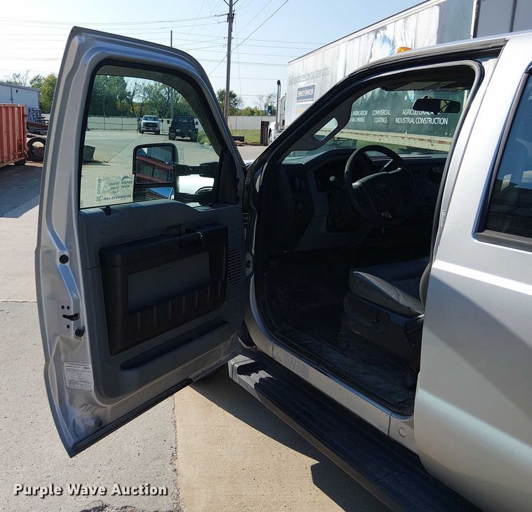 image for item DU3593 2014 Ford F350 Super Duty flatbed pickup truck