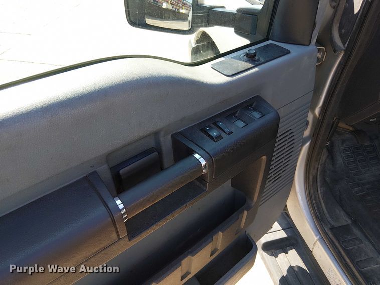 image for item DU3593 2014 Ford F350 Super Duty flatbed pickup truck