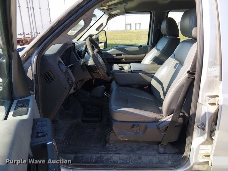 image for item DU3593 2014 Ford F350 Super Duty flatbed pickup truck