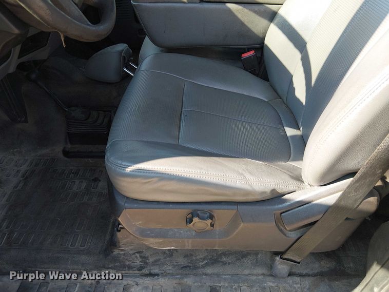 image for item DU3593 2014 Ford F350 Super Duty flatbed pickup truck