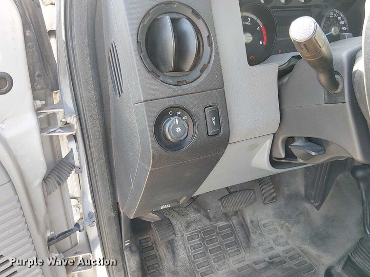 image for item DU3593 2014 Ford F350 Super Duty flatbed pickup truck