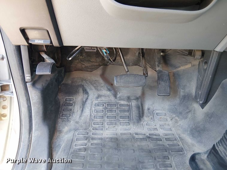 image for item DU3593 2014 Ford F350 Super Duty flatbed pickup truck