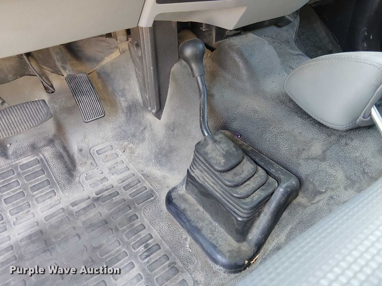 image for item DU3593 2014 Ford F350 Super Duty flatbed pickup truck