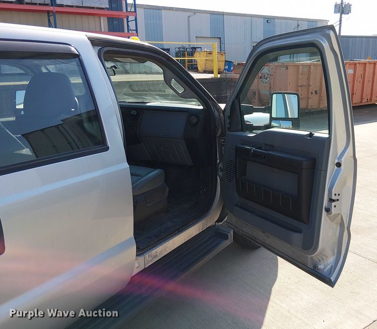 image for item DU3593 2014 Ford F350 Super Duty flatbed pickup truck