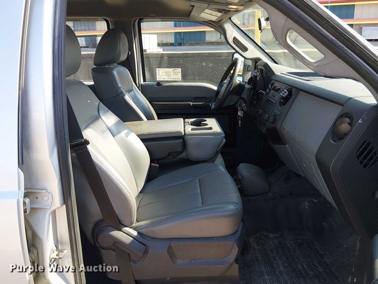 image for item DU3593 2014 Ford F350 Super Duty flatbed pickup truck