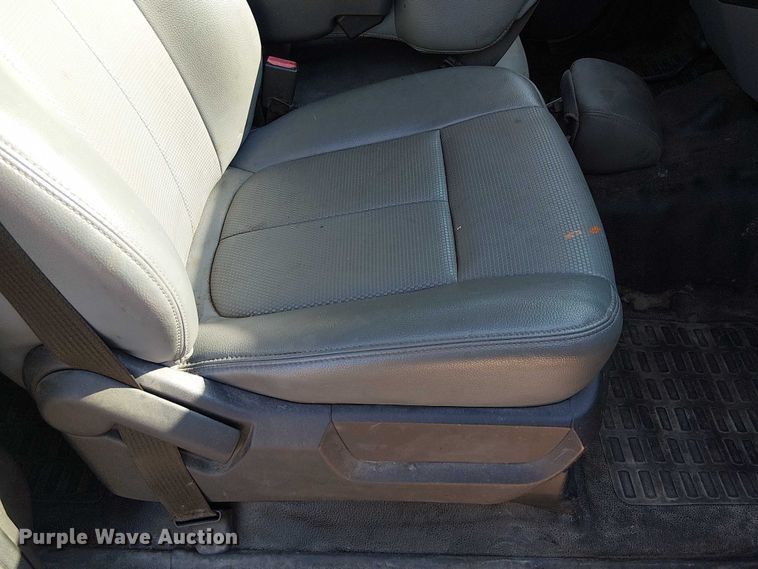 image for item DU3593 2014 Ford F350 Super Duty flatbed pickup truck