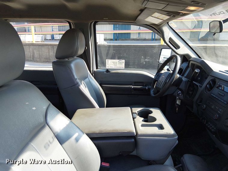 image for item DU3593 2014 Ford F350 Super Duty flatbed pickup truck