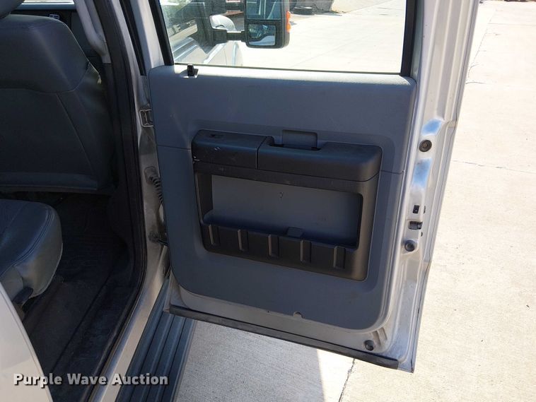 image for item DU3593 2014 Ford F350 Super Duty flatbed pickup truck