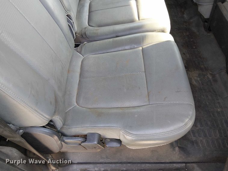 image for item DU3593 2014 Ford F350 Super Duty flatbed pickup truck