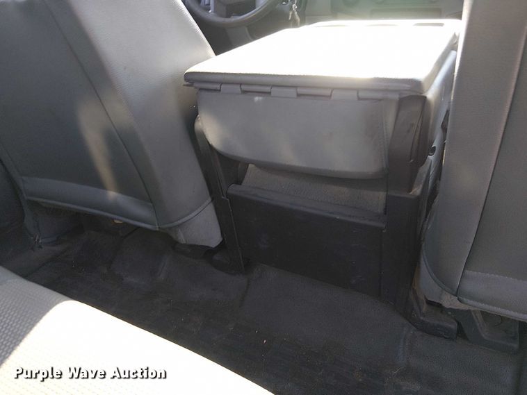 image for item DU3593 2014 Ford F350 Super Duty flatbed pickup truck