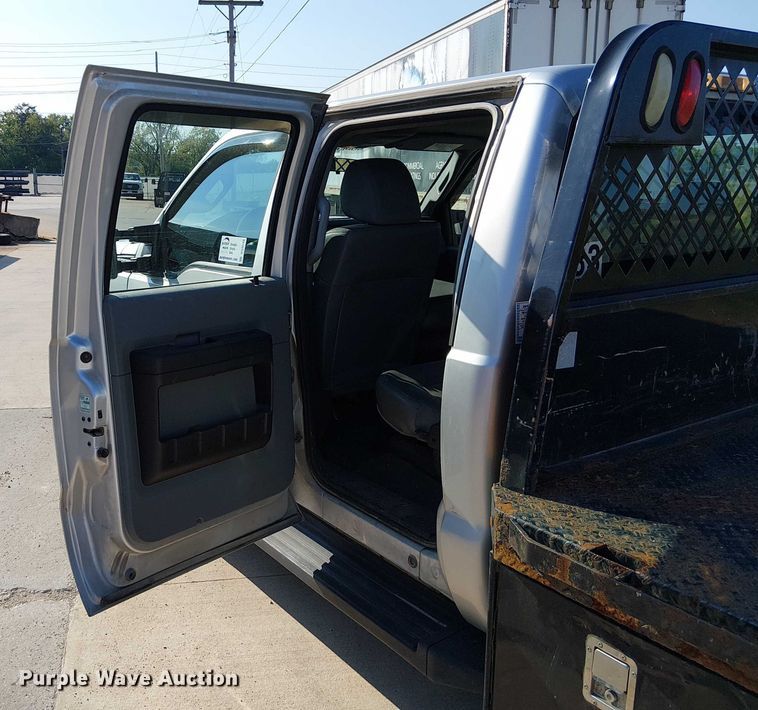 image for item DU3593 2014 Ford F350 Super Duty flatbed pickup truck