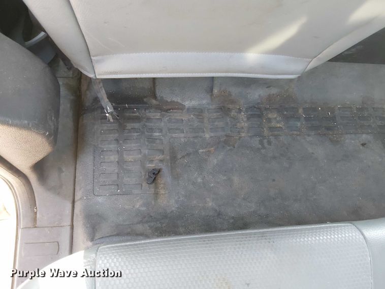 image for item DU3593 2014 Ford F350 Super Duty flatbed pickup truck