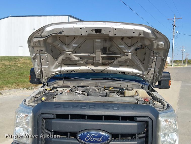 image for item DU3593 2014 Ford F350 Super Duty flatbed pickup truck