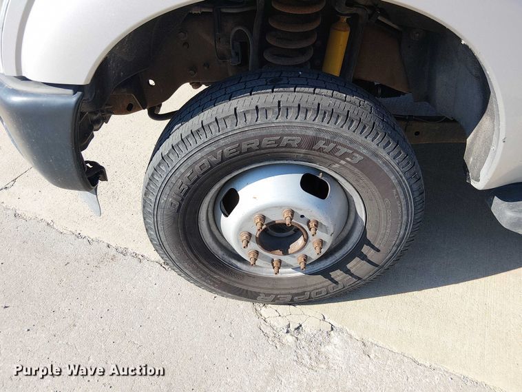 image for item DU3593 2014 Ford F350 Super Duty flatbed pickup truck