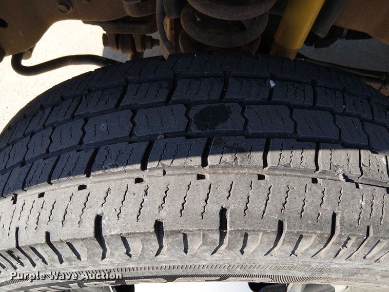 image for item DU3593 2014 Ford F350 Super Duty flatbed pickup truck