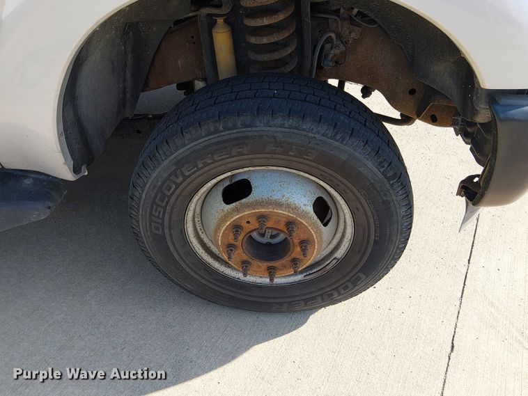 image for item DU3593 2014 Ford F350 Super Duty flatbed pickup truck