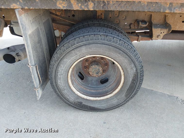 image for item DU3593 2014 Ford F350 Super Duty flatbed pickup truck