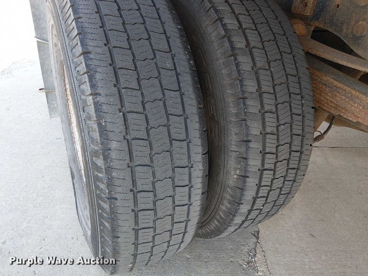 image for item DU3593 2014 Ford F350 Super Duty flatbed pickup truck