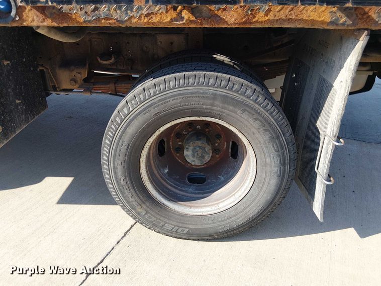 image for item DU3593 2014 Ford F350 Super Duty flatbed pickup truck