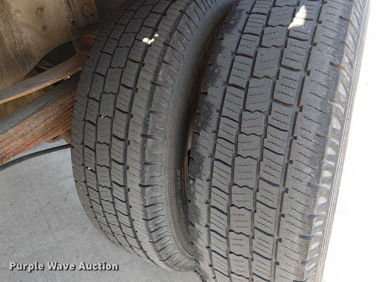 image for item DU3593 2014 Ford F350 Super Duty flatbed pickup truck