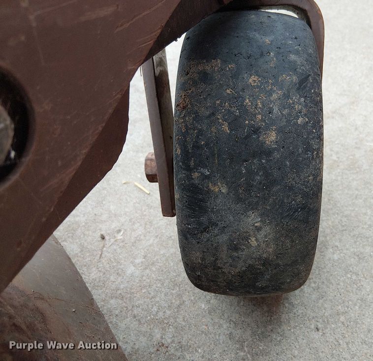 image for item DU3596 (2) ZTR lawn mowers