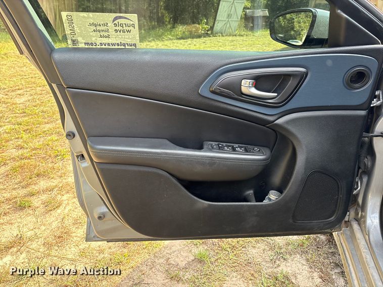 image for item DV5003 2015 Chrysler 200 S 