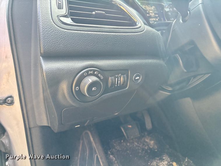 image for item DV5003 2015 Chrysler 200 S 