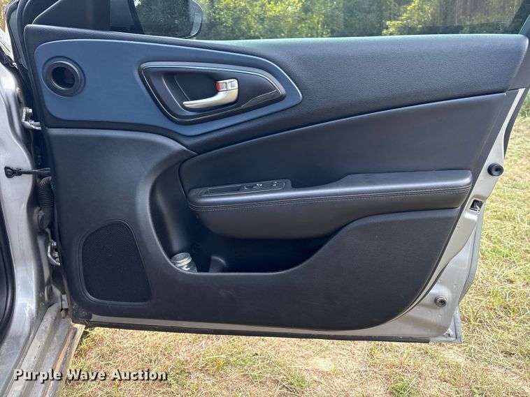 image for item DV5003 2015 Chrysler 200 S 