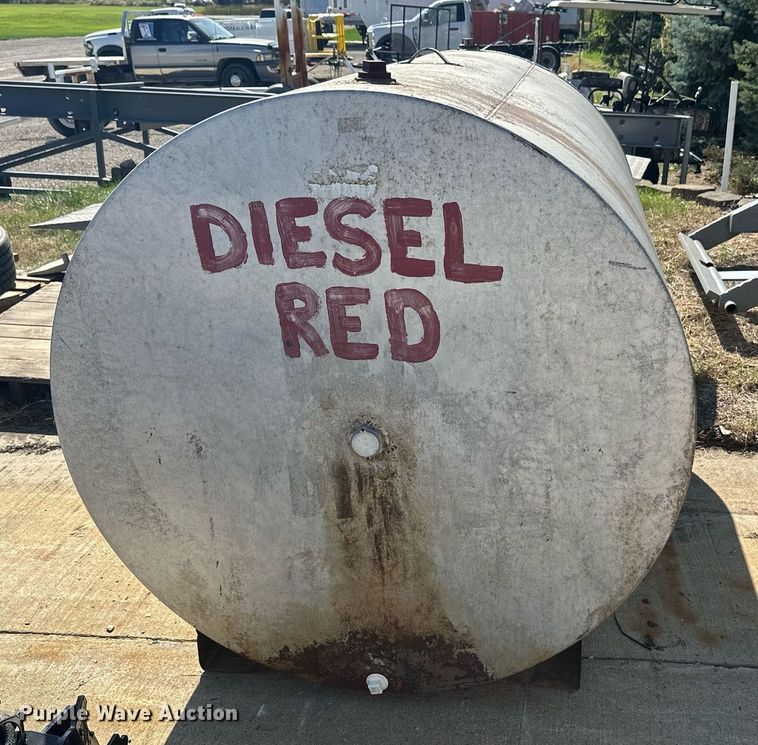 image for item DW4256 Approximately 500 gallon diesel tank
