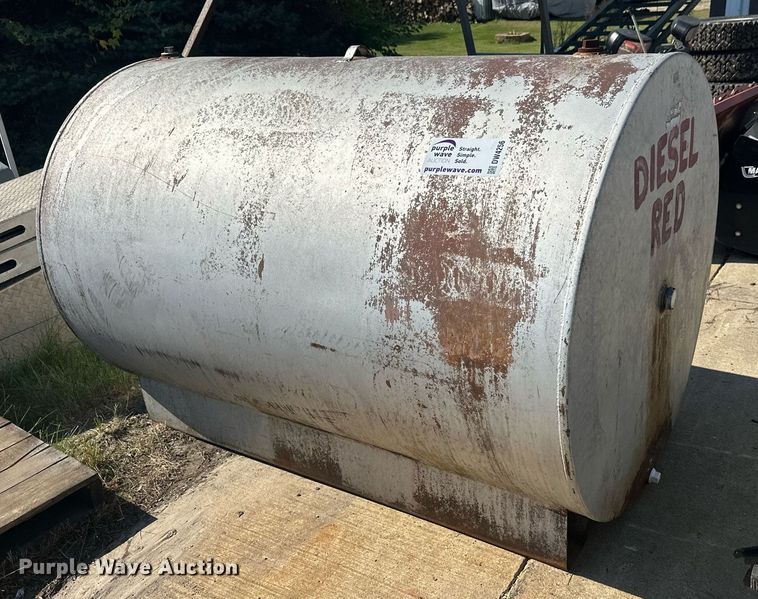 image for item DW4256 Approximately 500 gallon diesel tank