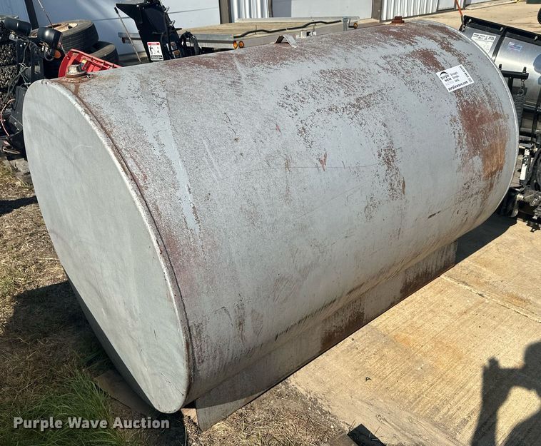 image for item DW4256 Approximately 500 gallon diesel tank