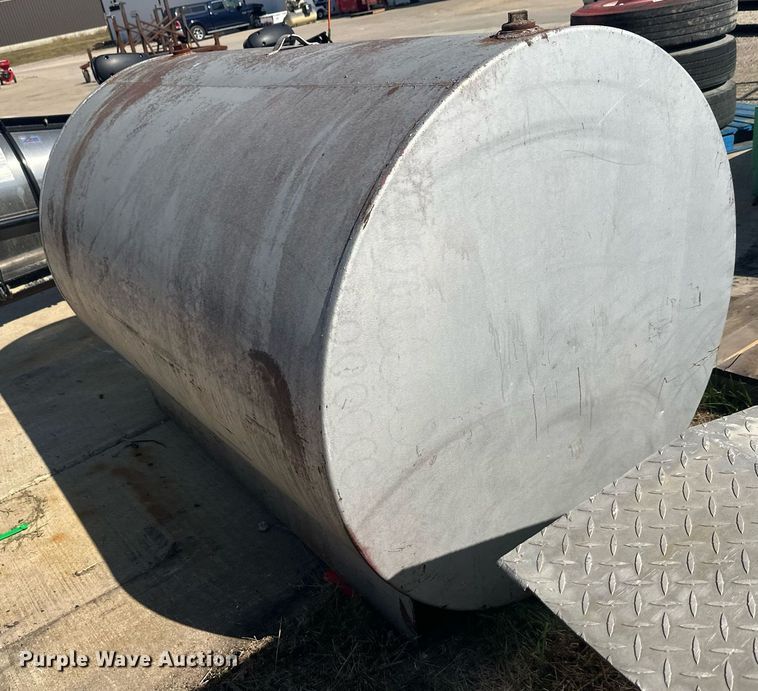 image for item DW4256 Approximately 500 gallon diesel tank