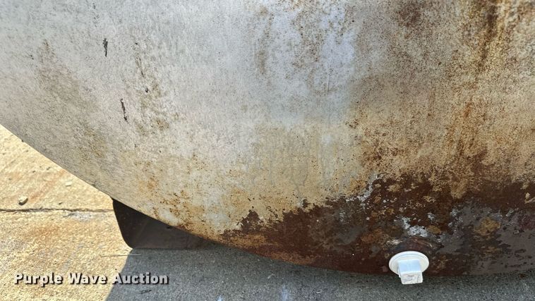 image for item DW4256 Approximately 500 gallon diesel tank