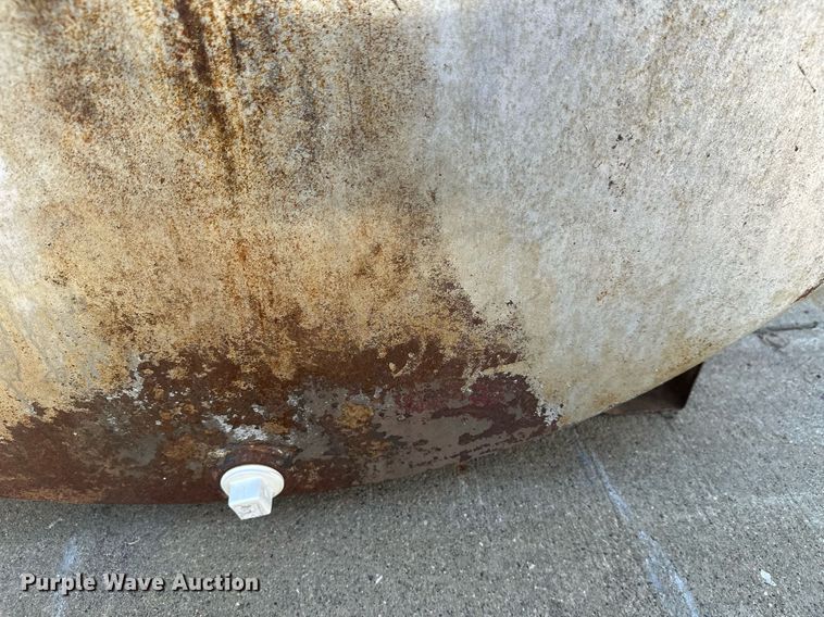 image for item DW4256 Approximately 500 gallon diesel tank